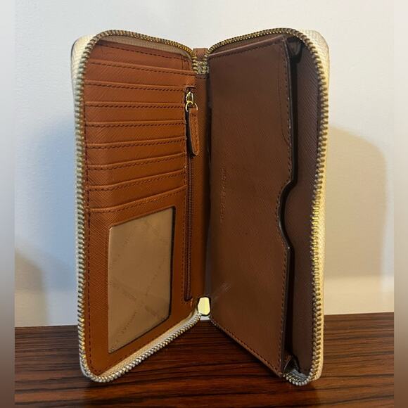 Michael Kors Jet Set - Flat Phone Case/Wristlet - Vanilla/Gold - Picture 6 of 6